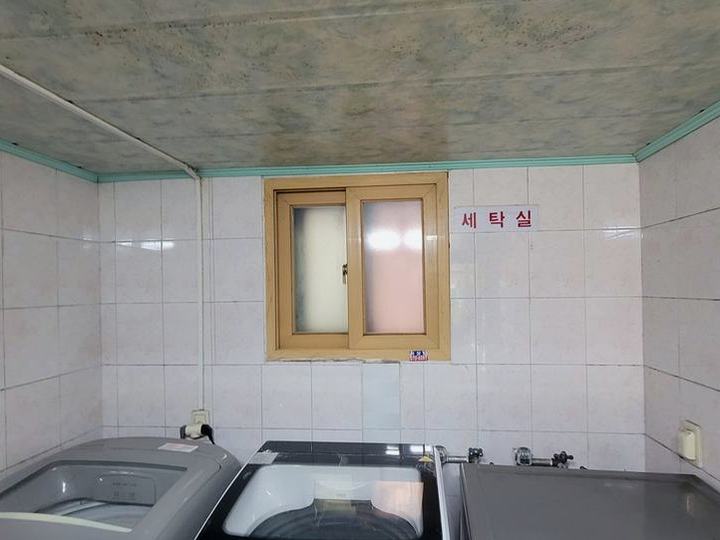 병점 세탁실 창문형 환풍기 설치 시공 전