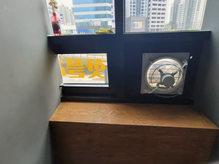 강남구 사무실 창가 환풍기 교체 완료 현장
