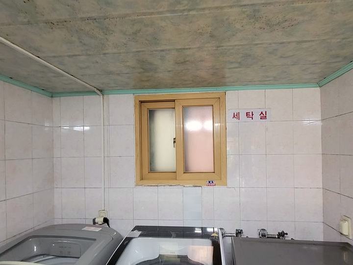 군포 세탁실 창문형 환풍기 설치 시공 전
