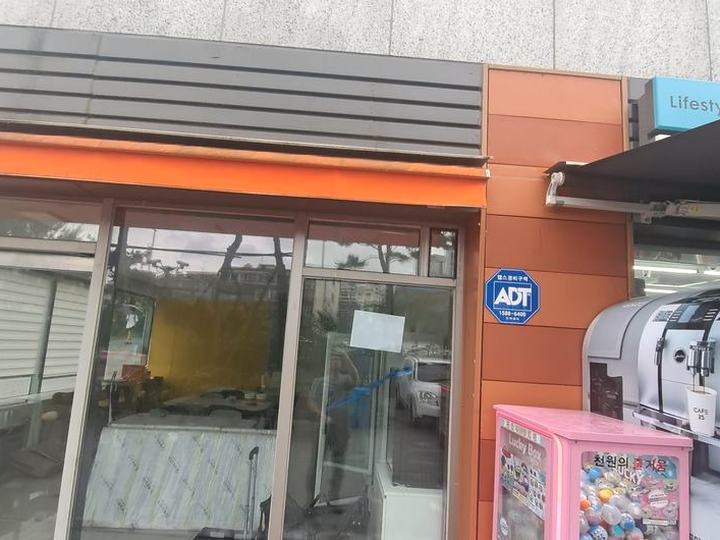 남양주 무인 매장 출입구 환풍기 2대 신규 설치 시공 전