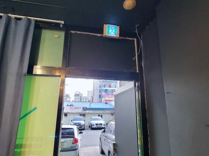평택 출입구 상부 환풍기 설치 시공 전