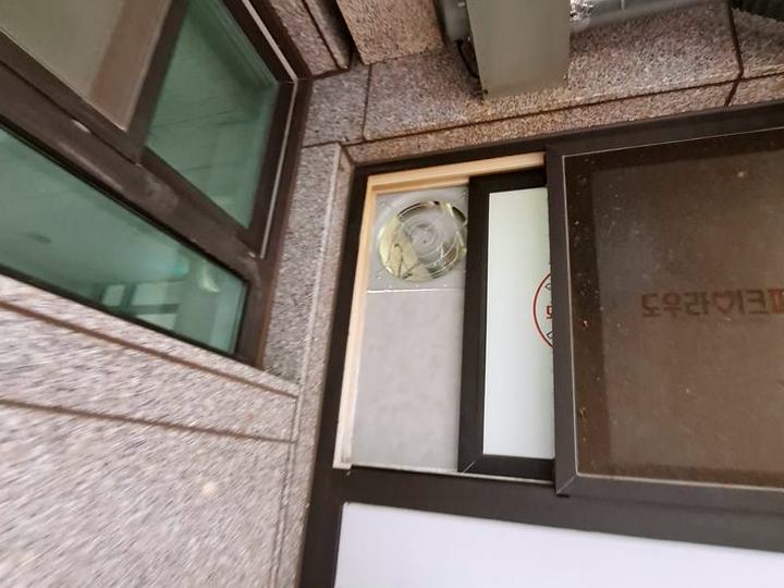 시흥 기존 덕트를 피한 창 환풍기 시공 시공 후