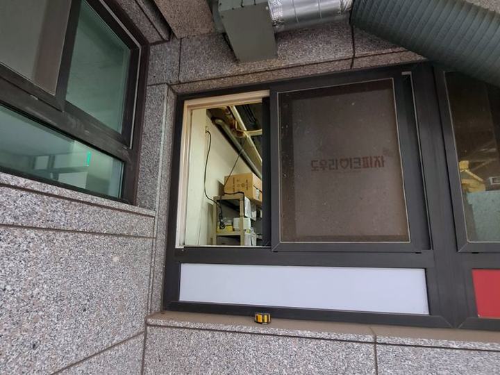 시흥 기존 덕트를 피한 창 환풍기 시공 시공 전