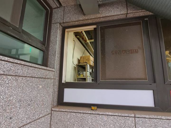 기존 덕트를 피한 창 환풍기 시공 시공 전